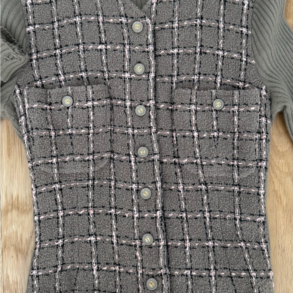 CHANEL 1995 Karl Lagerfeld  taupe / Pink tweed Women's Sweater